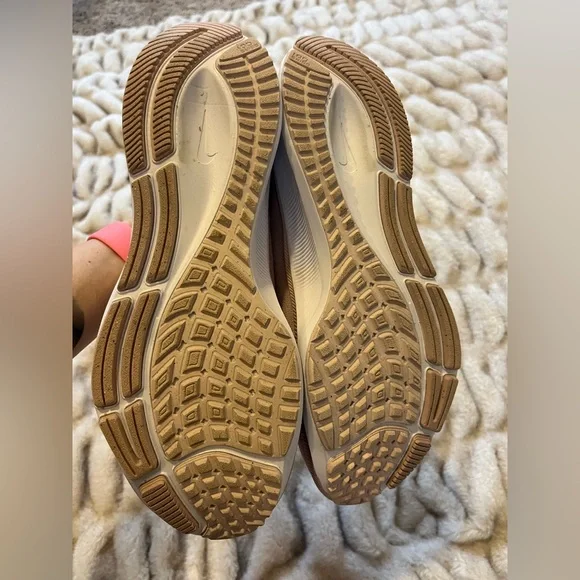 Women’s Nike Zoom Mauve Sneakers - Picture 4 of 6